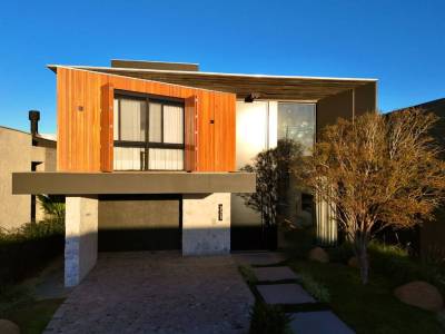 Casa em Condomínio 4 dormitórios em Capão da Canoa | Ref.: 2249