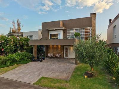 Casa em Condomínio 4 dormitórios em Xangri-lá | Ref.: 3071